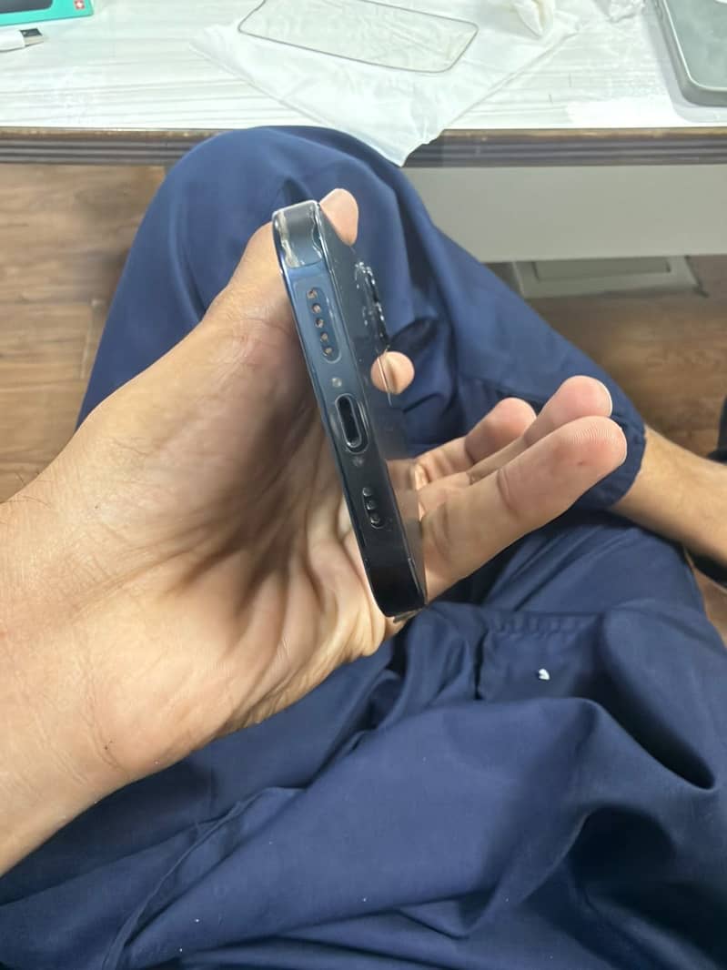 Apple iPhone 13 3