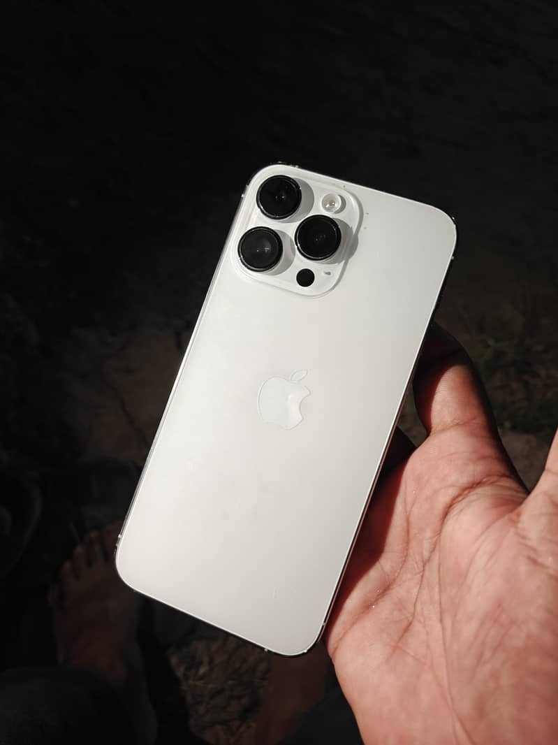 Apple iPhone 14 Pro Max 0