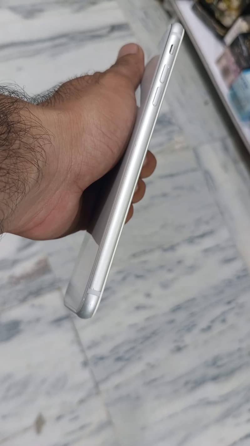 Apple iPhone 8 Plus 1
