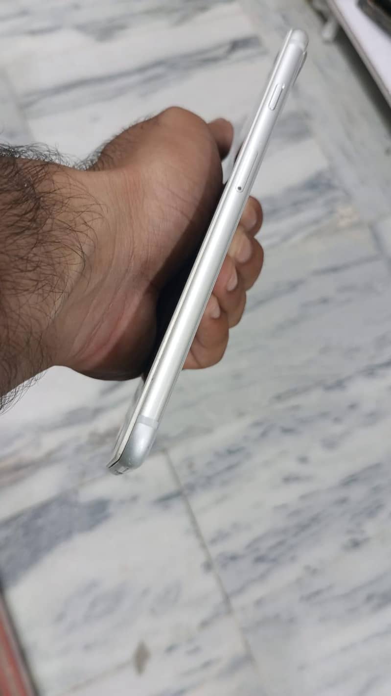 Apple iPhone 8 Plus 3
