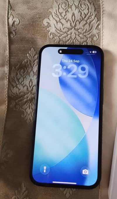 Apple iPhone 16