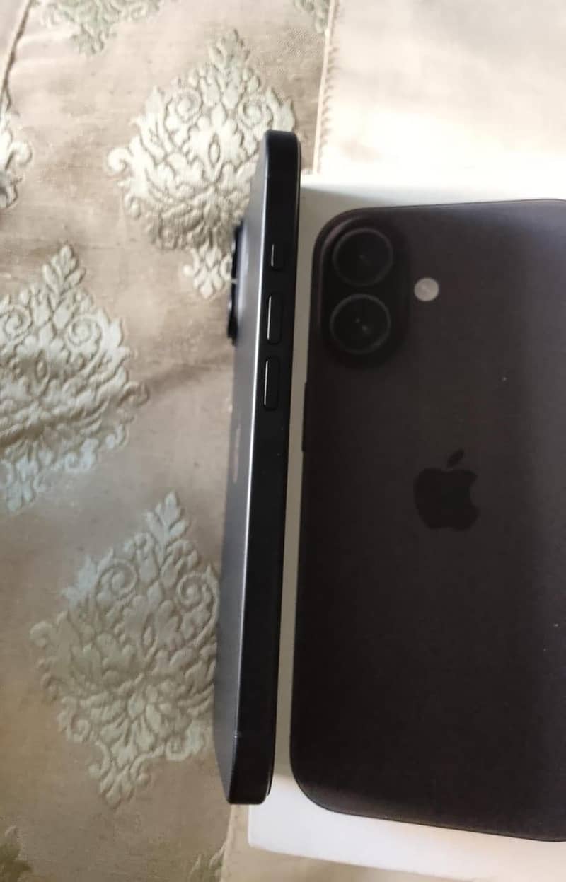 Apple iPhone 16 2