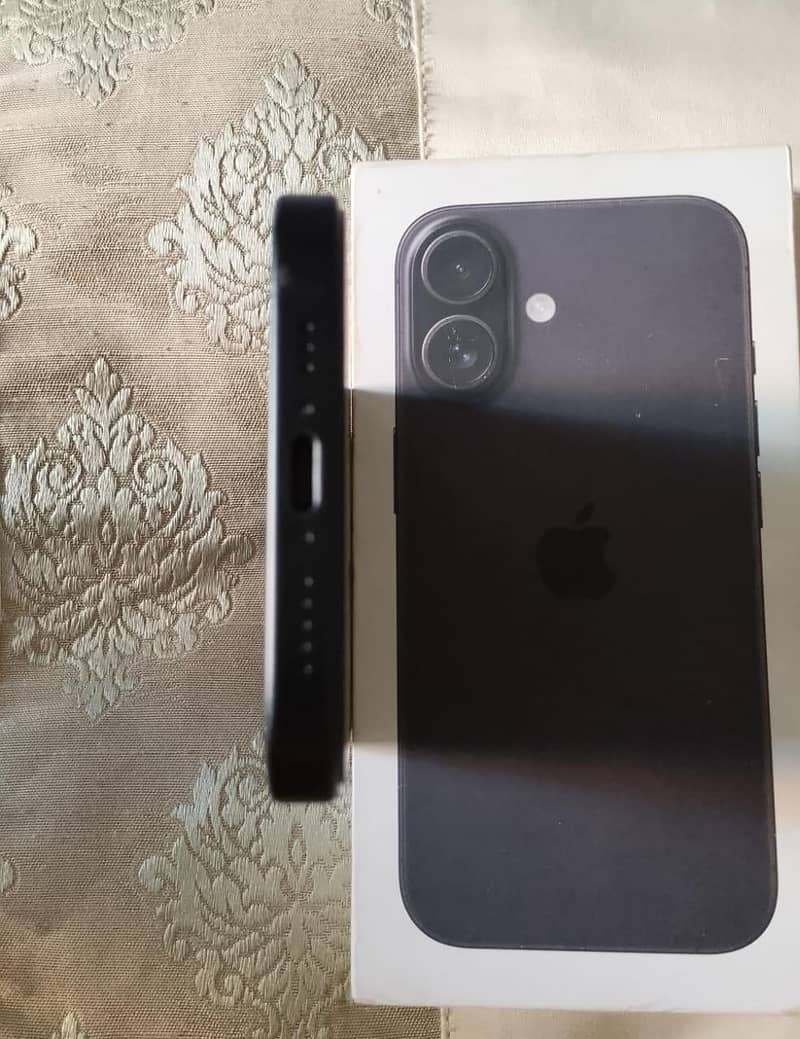 Apple iPhone 16 5