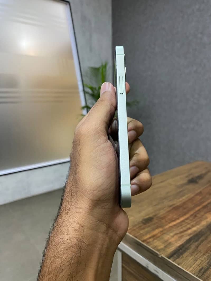 Apple iPhone 12 3