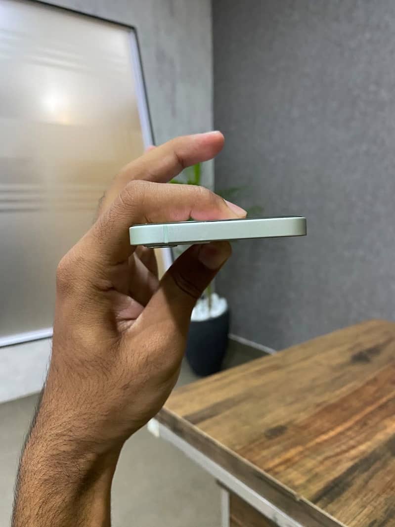 Apple iPhone 12 5