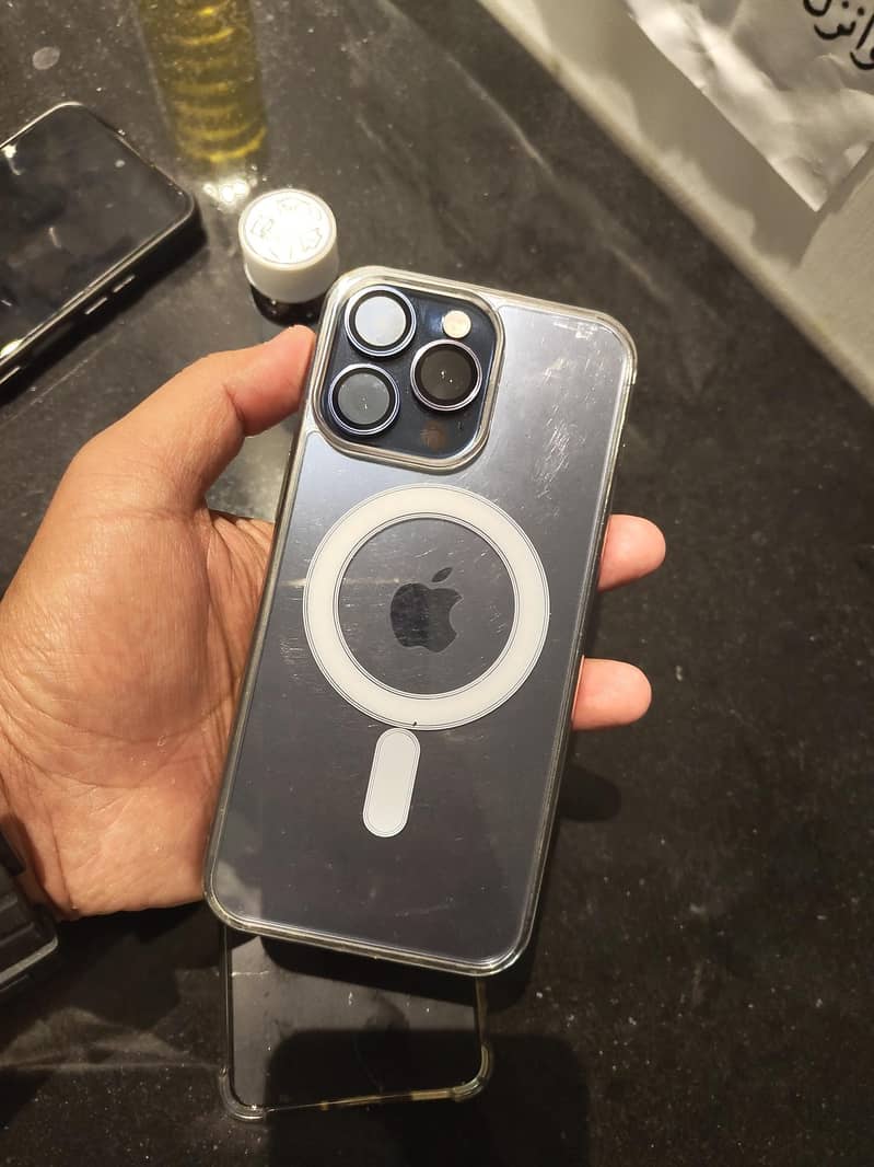 Apple iPhone 15 Pro Max 1