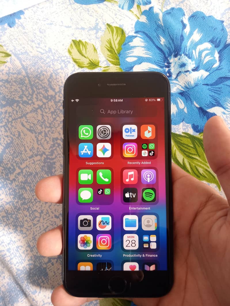 Apple iPhone SE 3rd gen 1