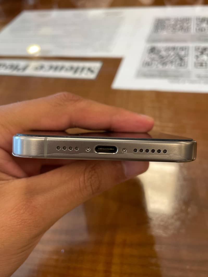 Apple iPhone 15 Pro Max 4