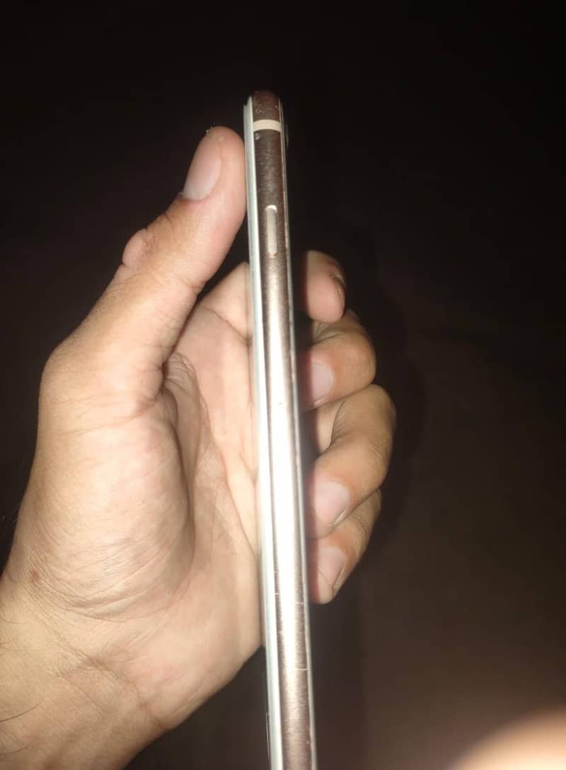 Apple iPhone 8 Plus 1