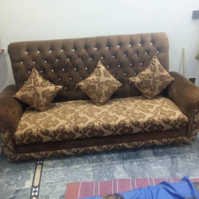 5 seated sofa for sale in very good condition