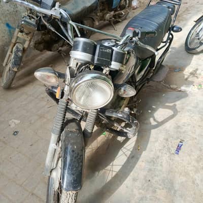 Suzuki GS 150 (2016)