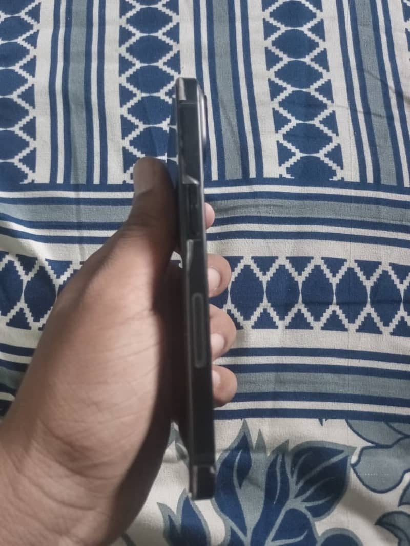 Apple iPhone 15 4