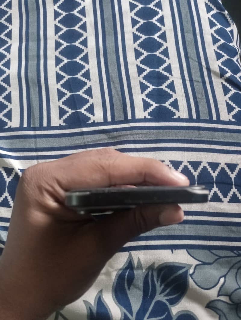 Apple iPhone 15 6