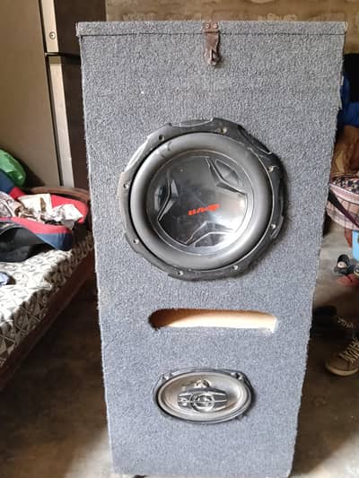 complete speaker set with woofer