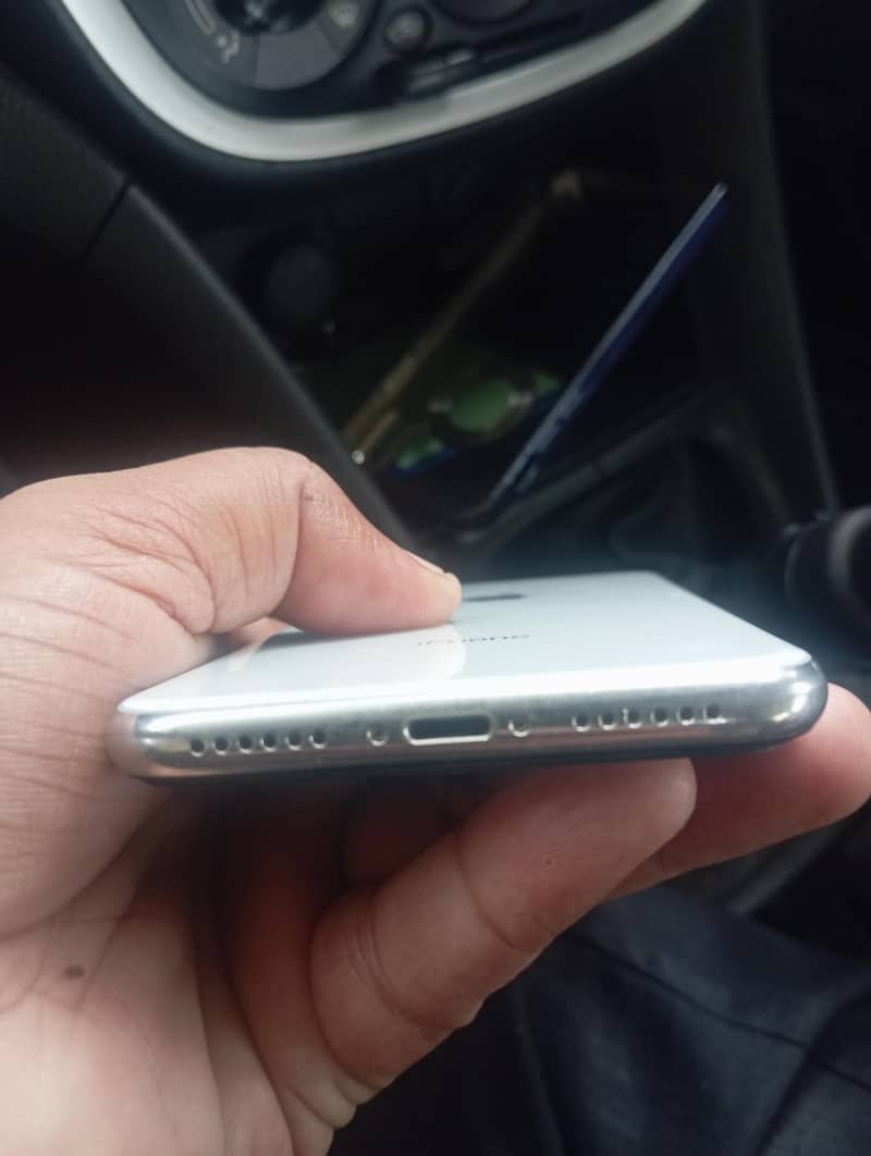 Apple iPhone X 3