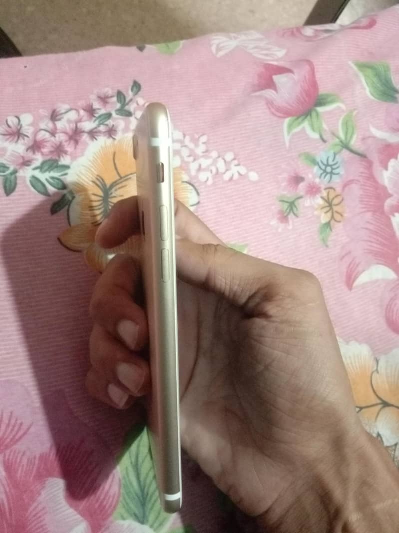Apple iPhone 7 2
