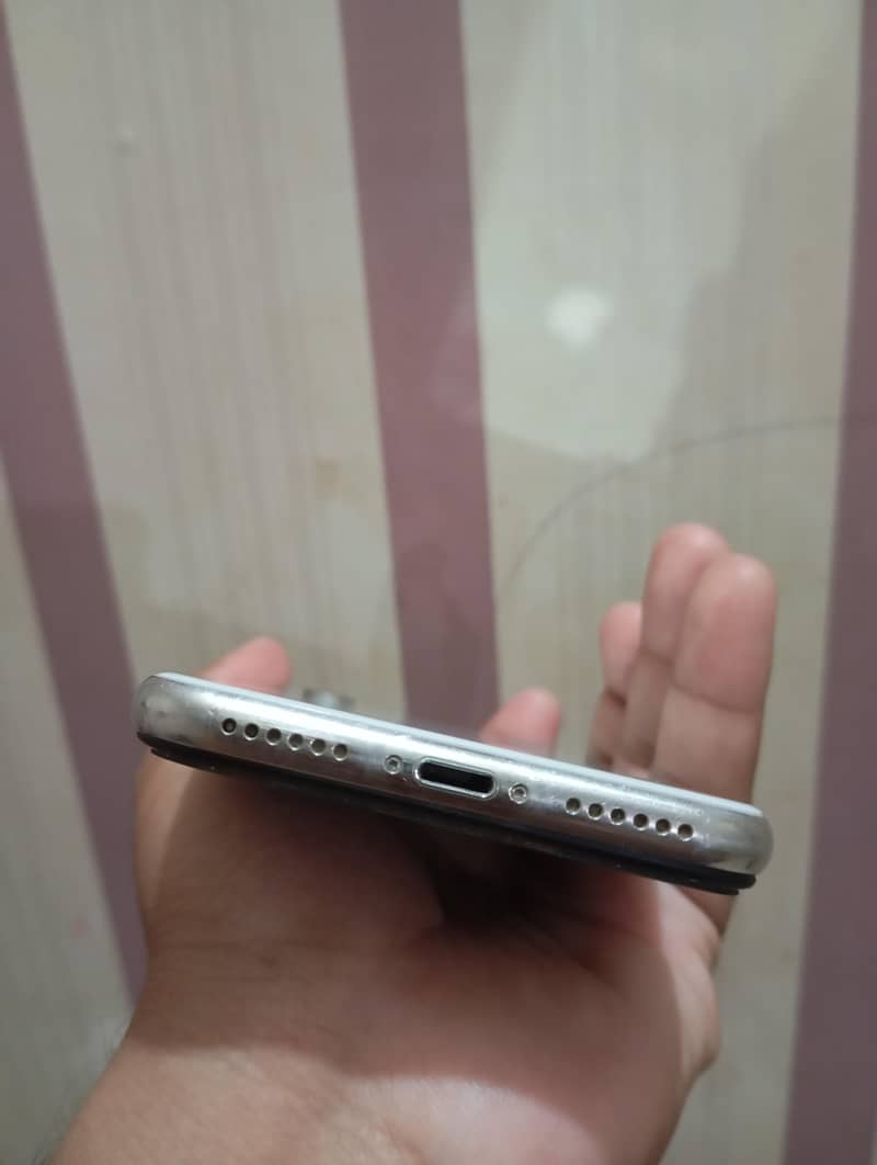 Apple iPhone X 3