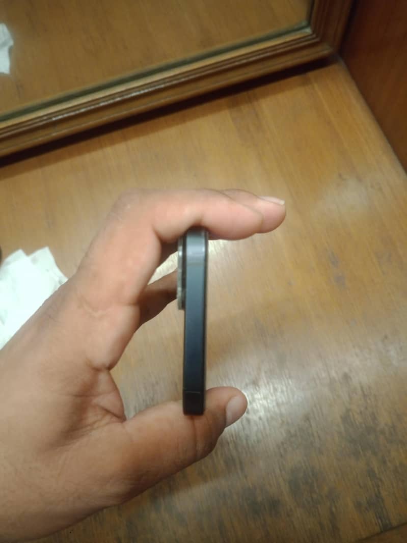Apple iPhone 13 4