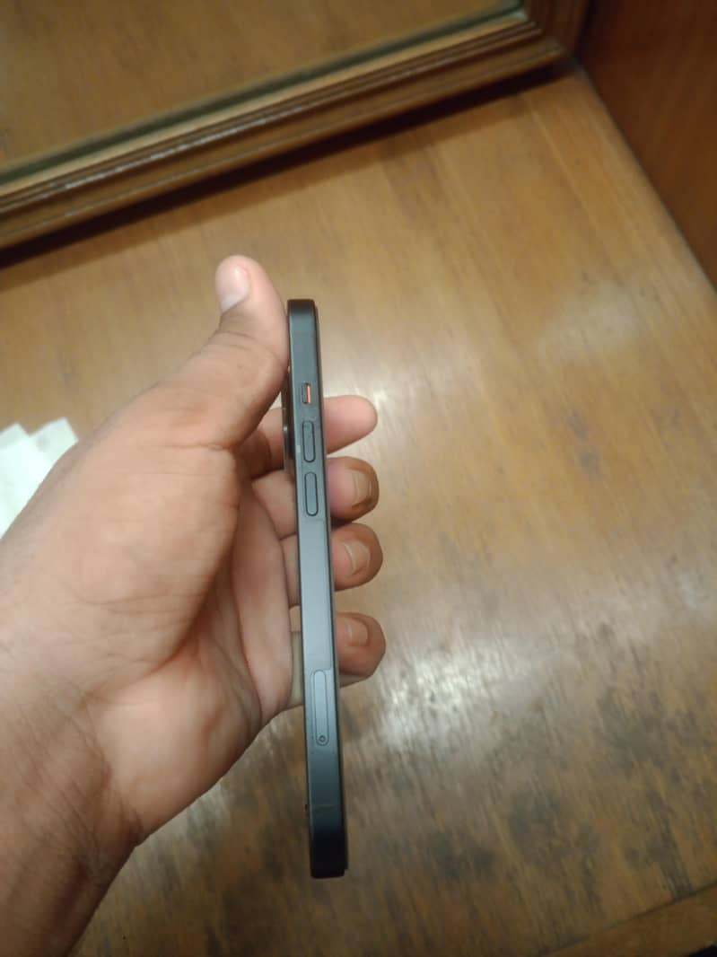 Apple iPhone 13 5