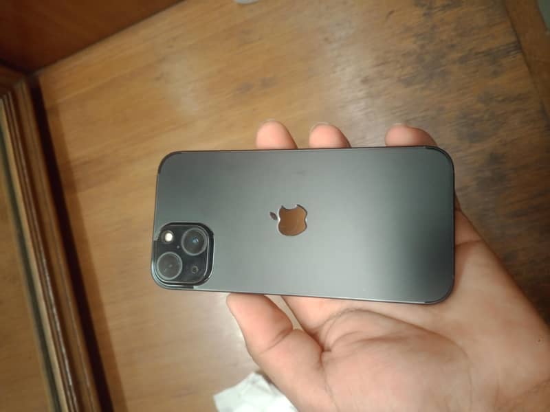 Apple iPhone 13 8
