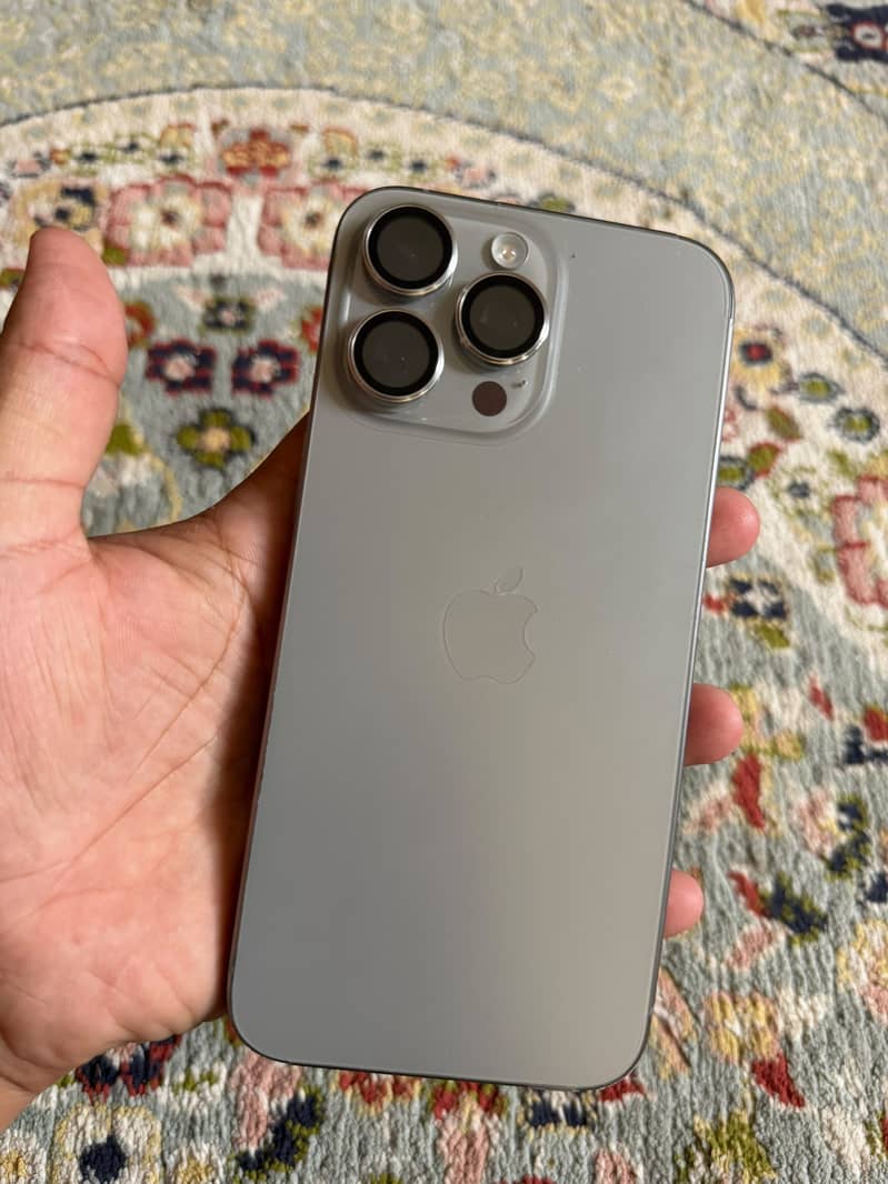 Apple iPhone 15 Pro Max 4