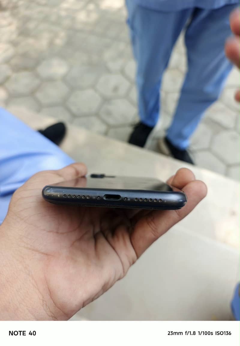 Apple iPhone 11 6