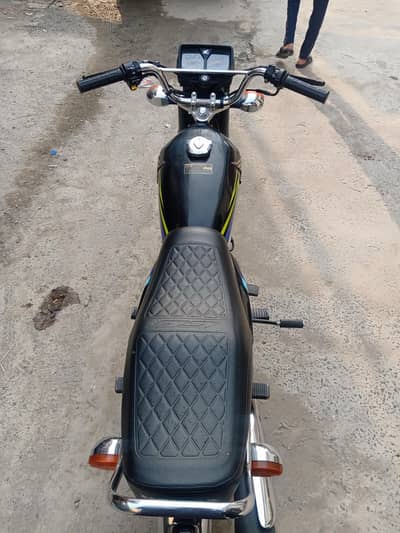 Honda 125 black Colour 25/26