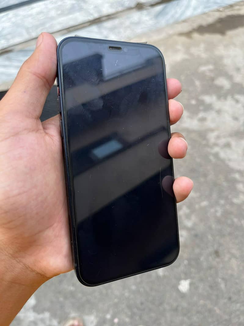 Apple iPhone 12 4