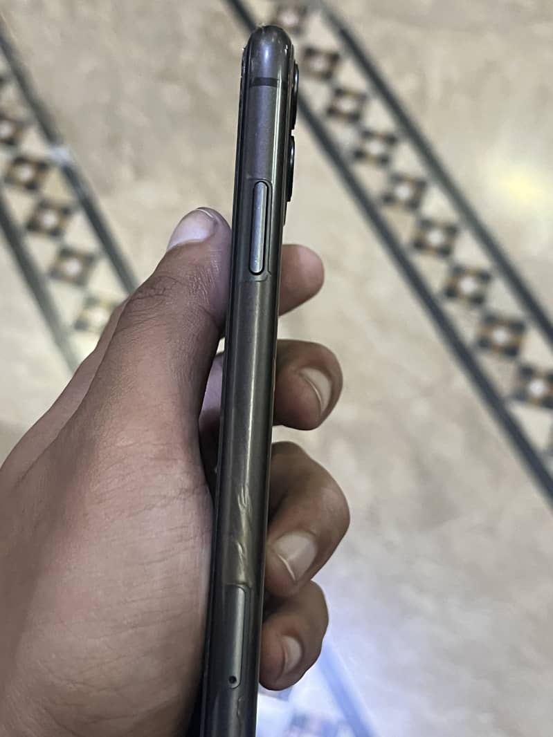 Apple iPhone 11 3