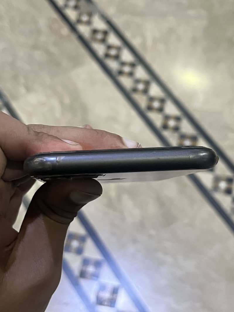 Apple iPhone 11 8