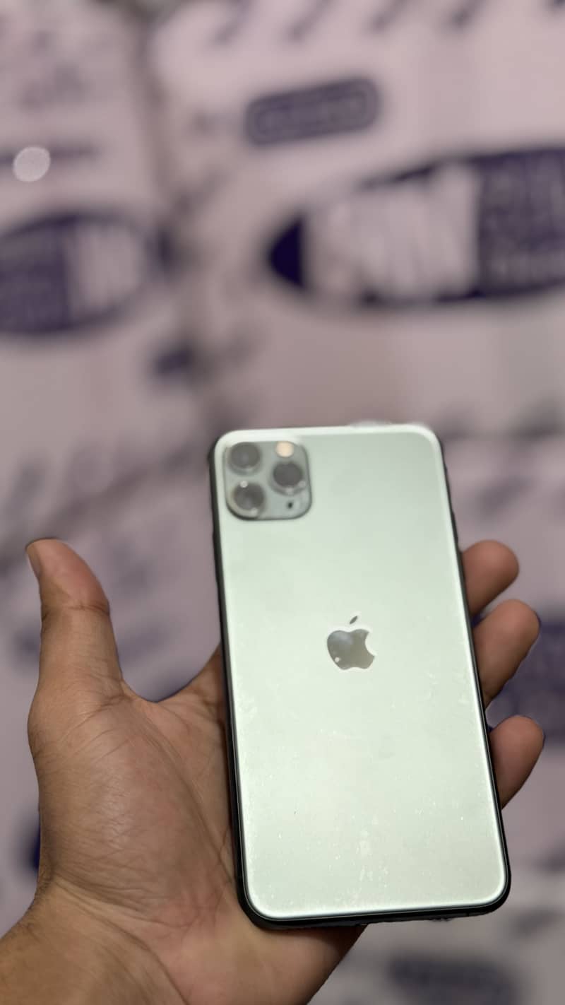 Apple iPhone 11 Pro Max 4