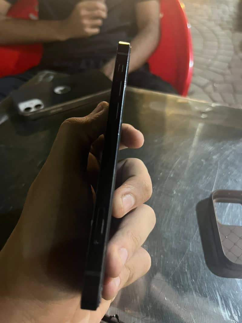 Apple iPhone 12 1