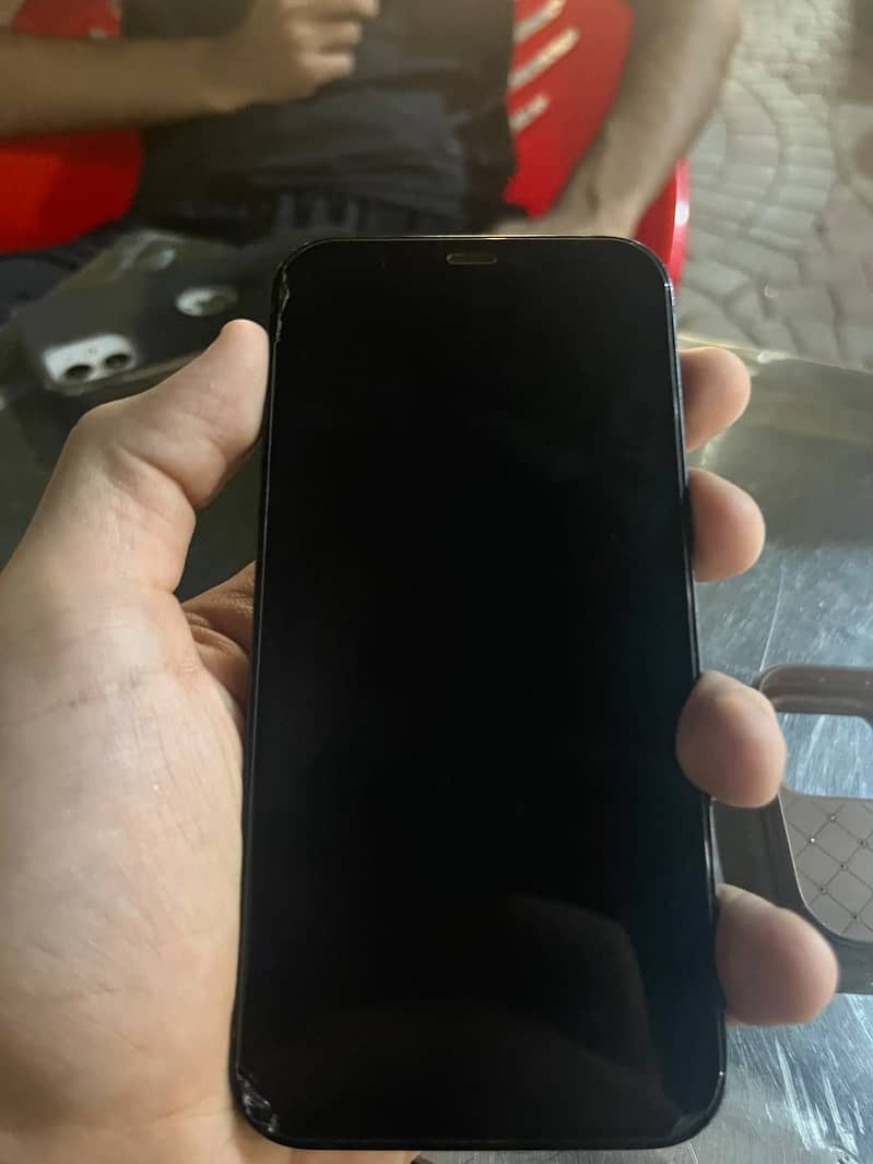 Apple iPhone 12 4