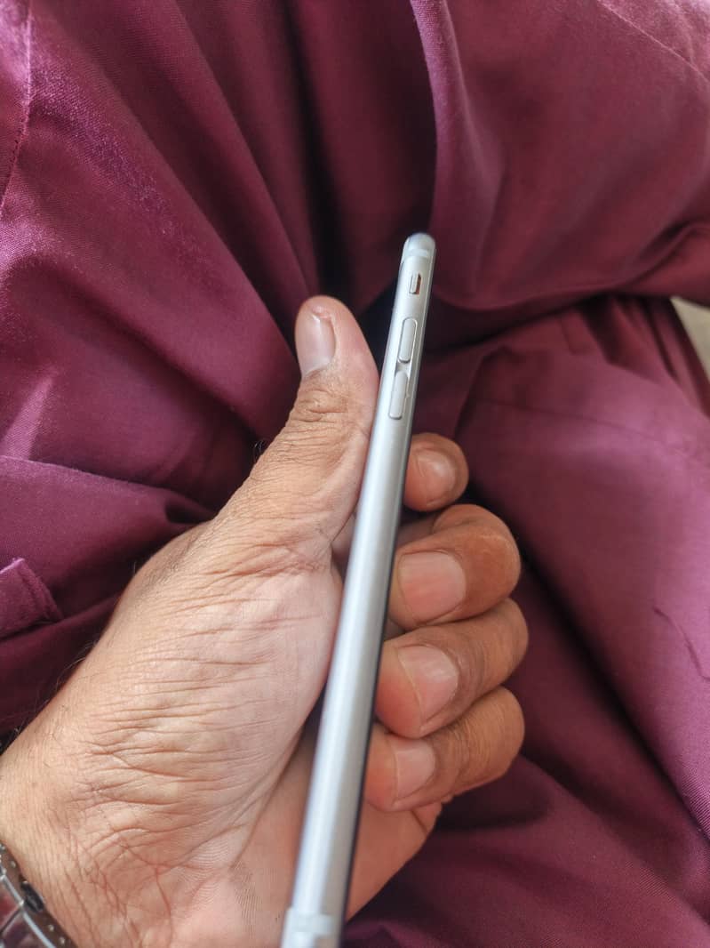 Apple iPhone 6S 4