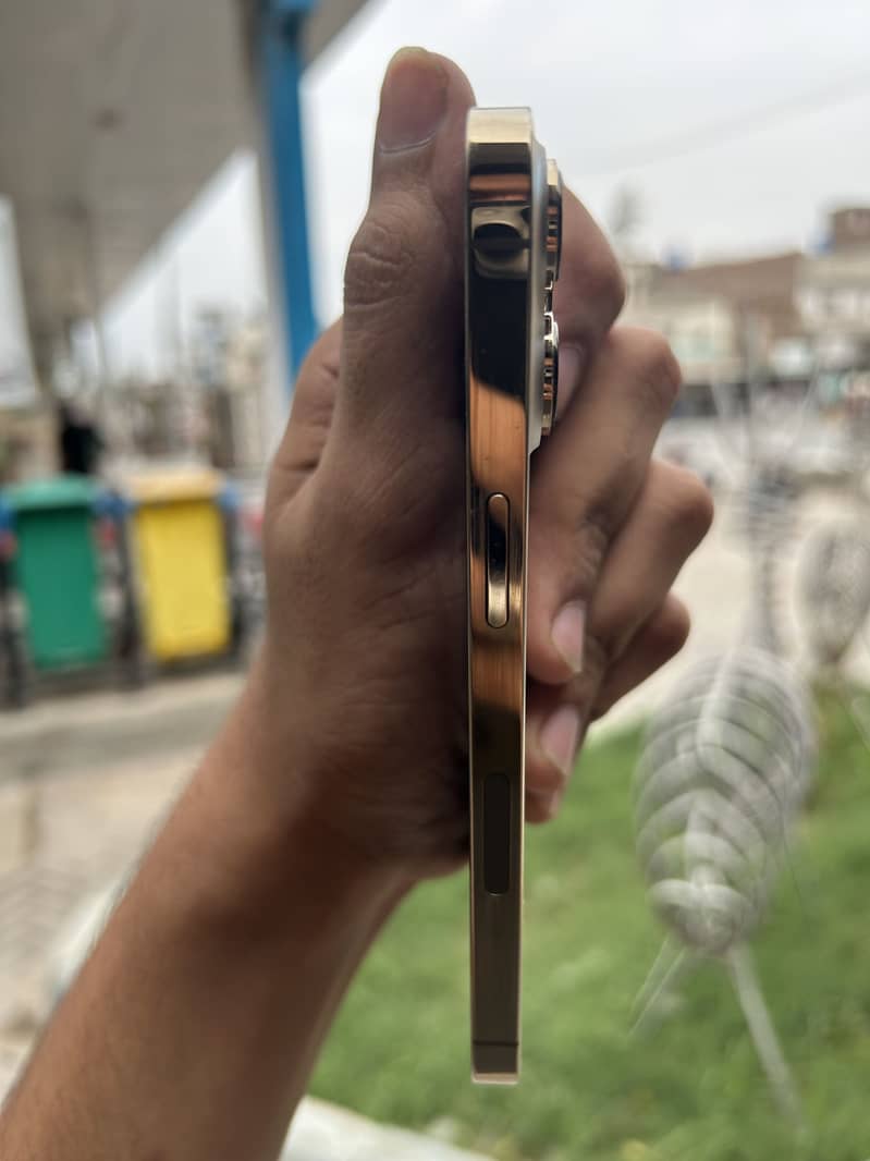 Apple iPhone 13 Pro 4