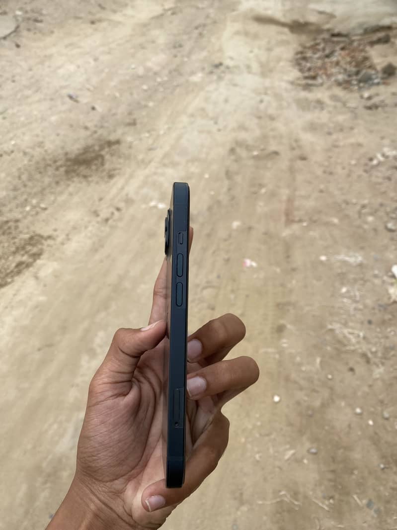 Apple iPhone 13 2