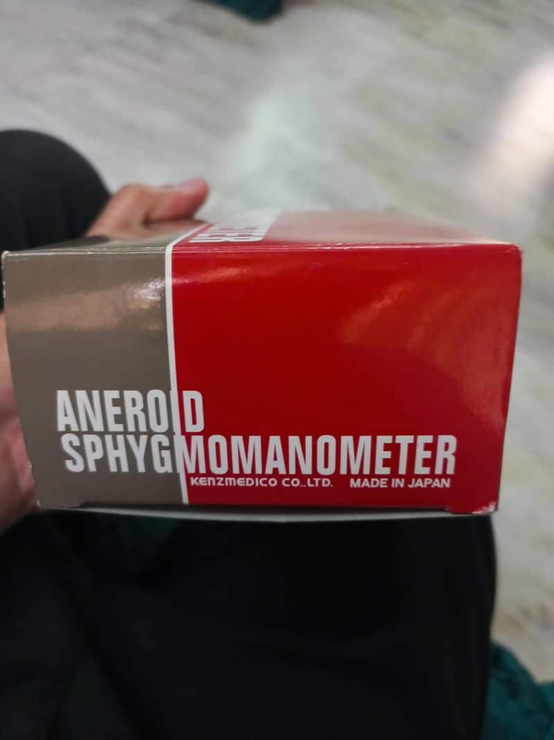 Aneroid Sphygmomanometer 4