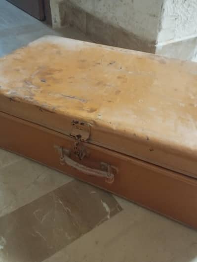 box petty 2.5 by 1.5 bilkul saaf hy