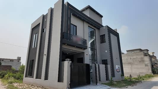 Corner 5 Marla House For sale In Lahore