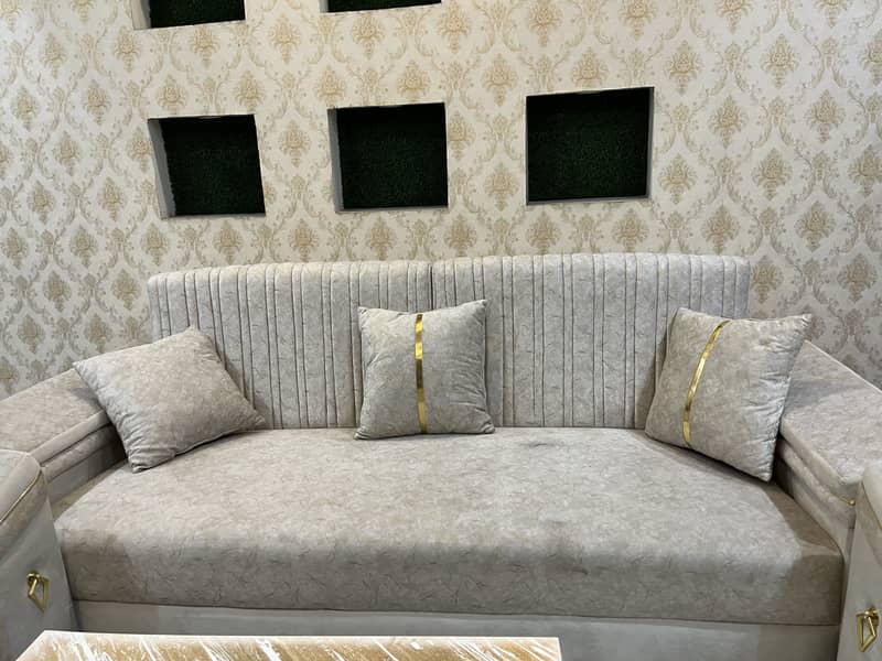 Luxurious sofa set 0