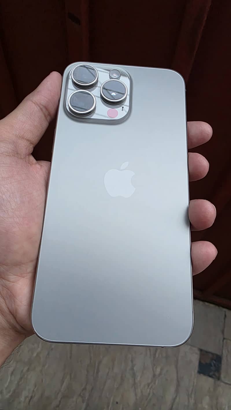 Apple iPhone 15 Pro Max 0