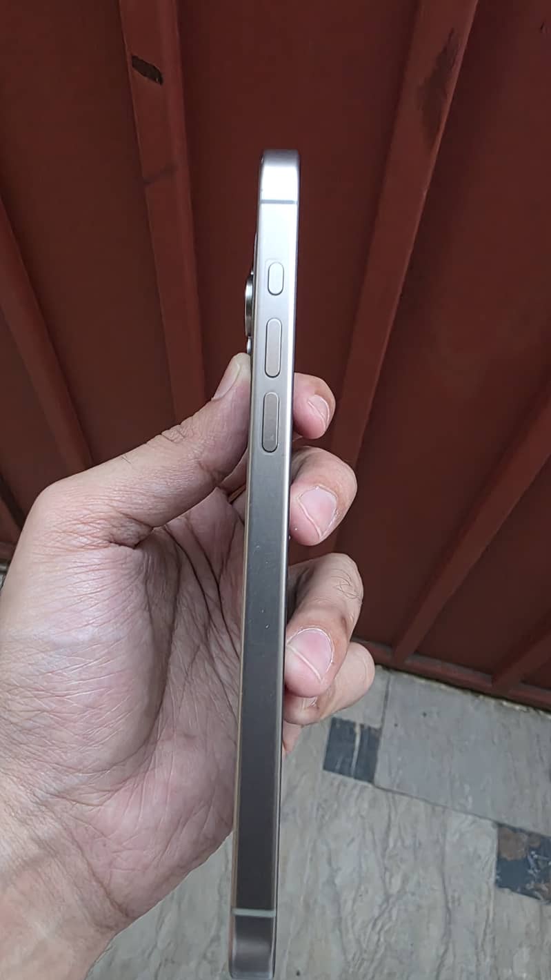 Apple iPhone 15 Pro Max 4