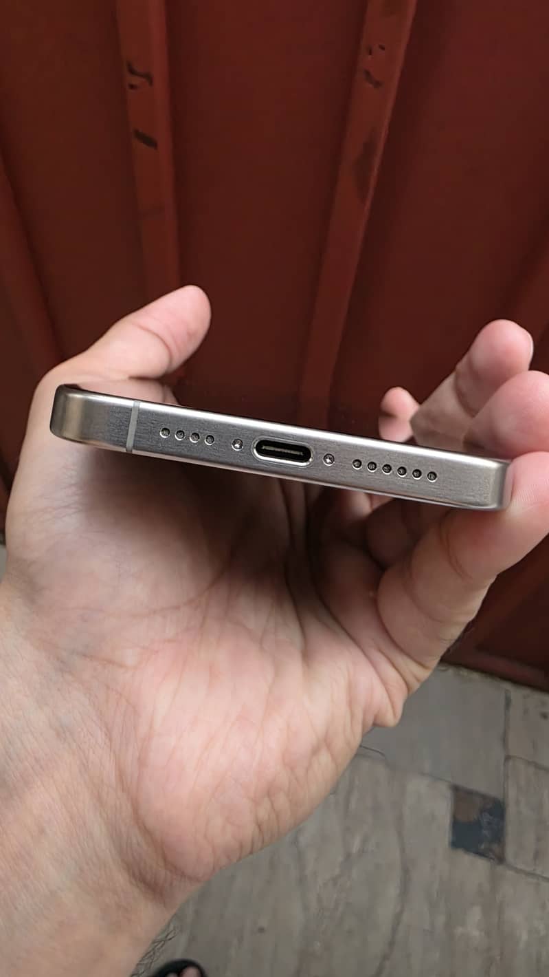 Apple iPhone 15 Pro Max 5