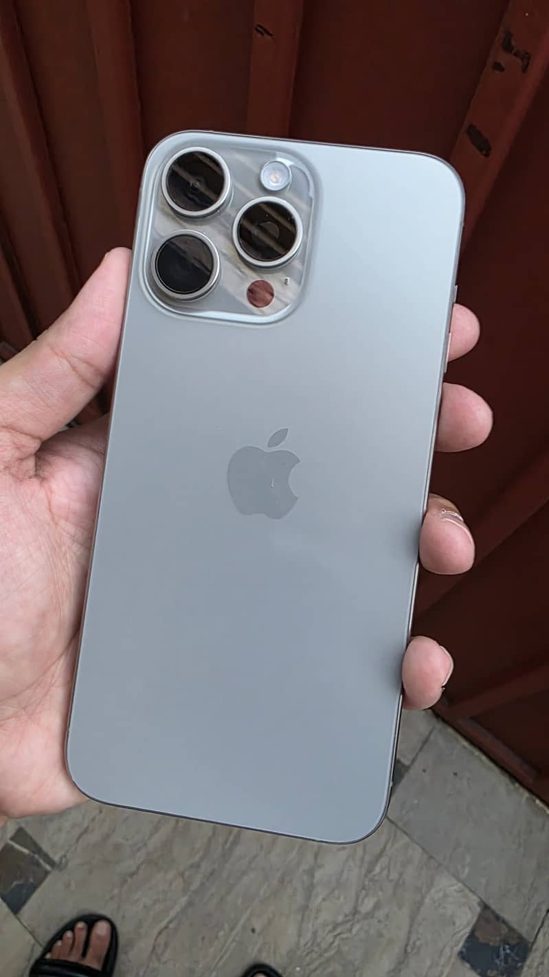 Apple iPhone 15 Pro Max 6