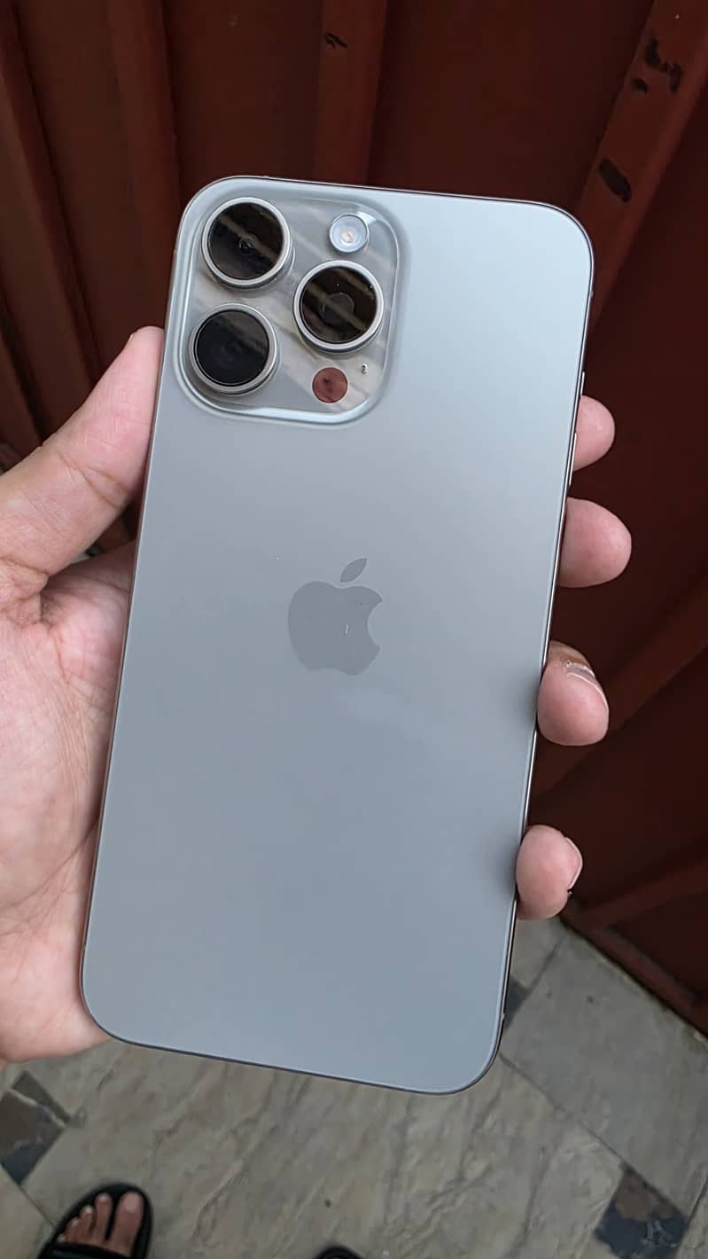 Apple iPhone 15 Pro Max 7