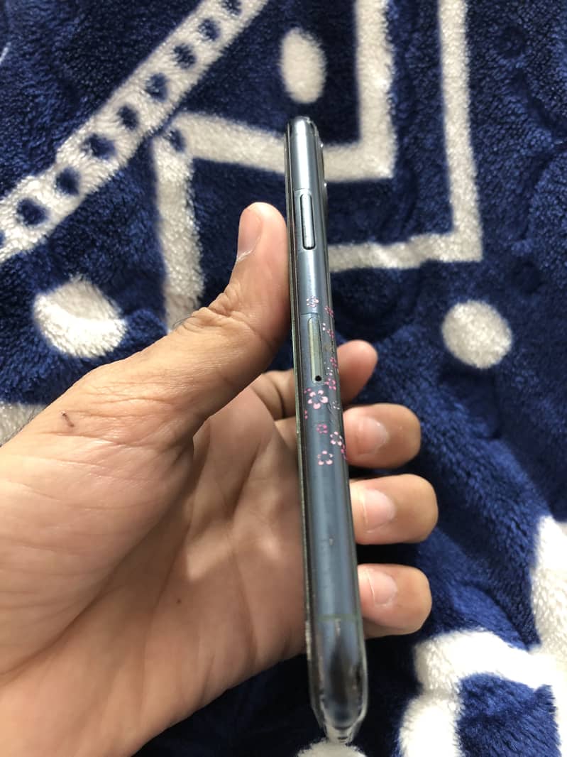 Apple iPhone 11 Pro 4