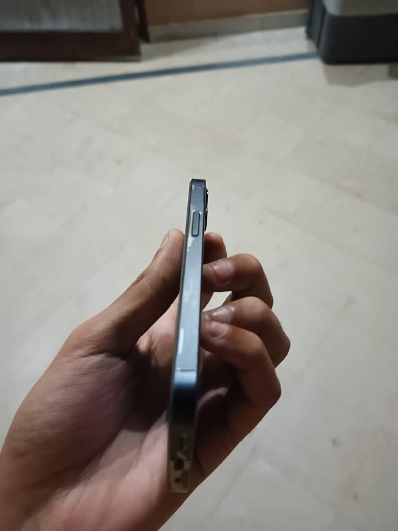 Apple iPhone 12 mini 1