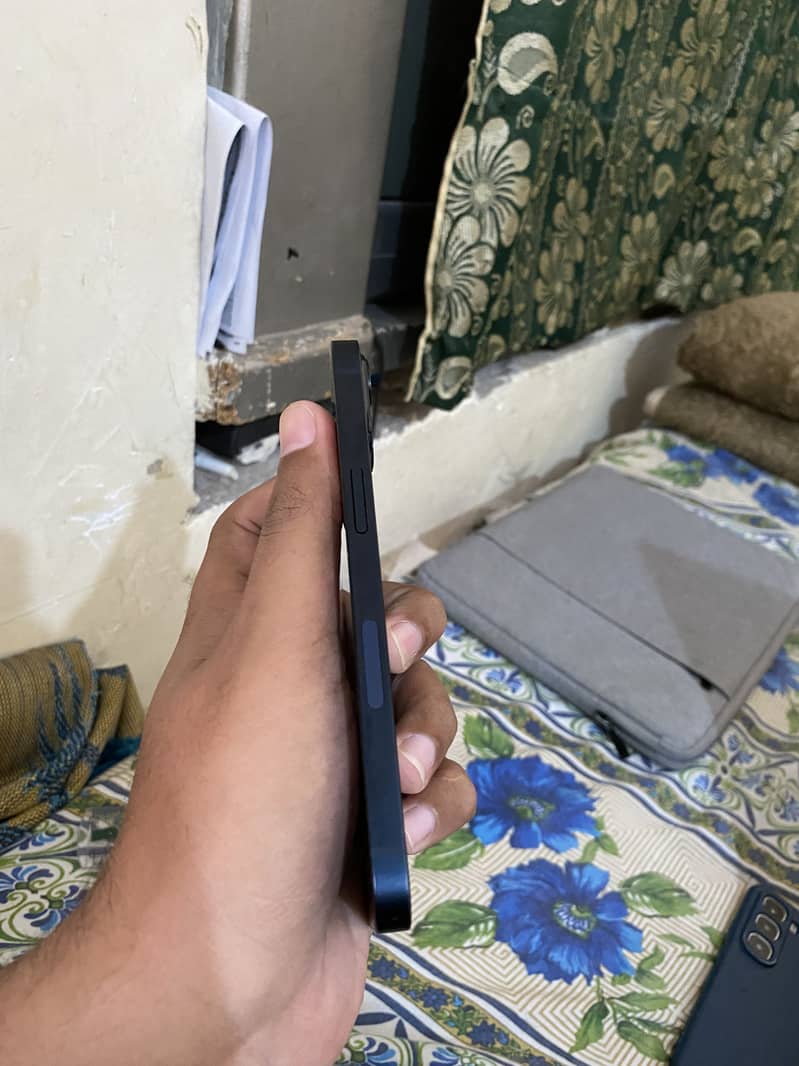 IPhone 13 5