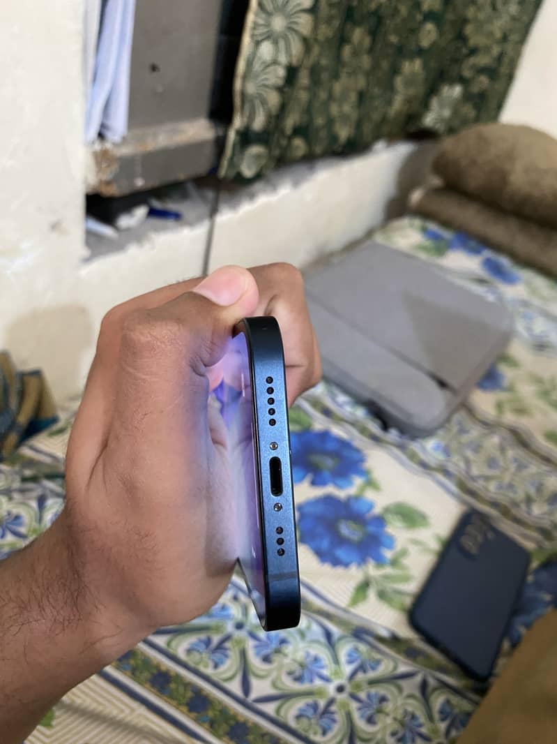 IPhone 13 6