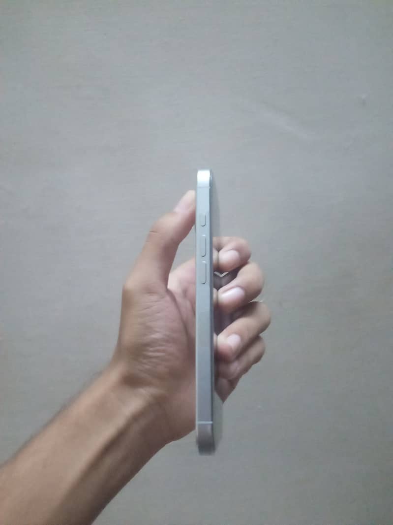 Apple iPhone 16 Pro 1